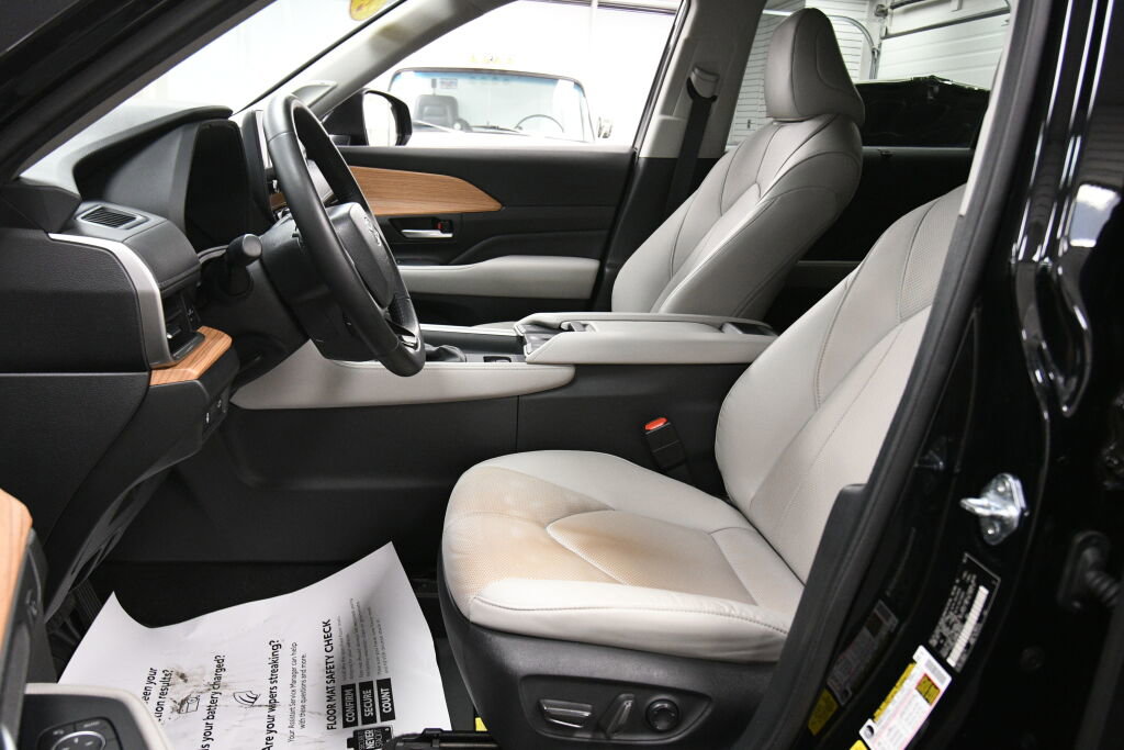Used 2024 Toyota Grand Highlander Limited image 9