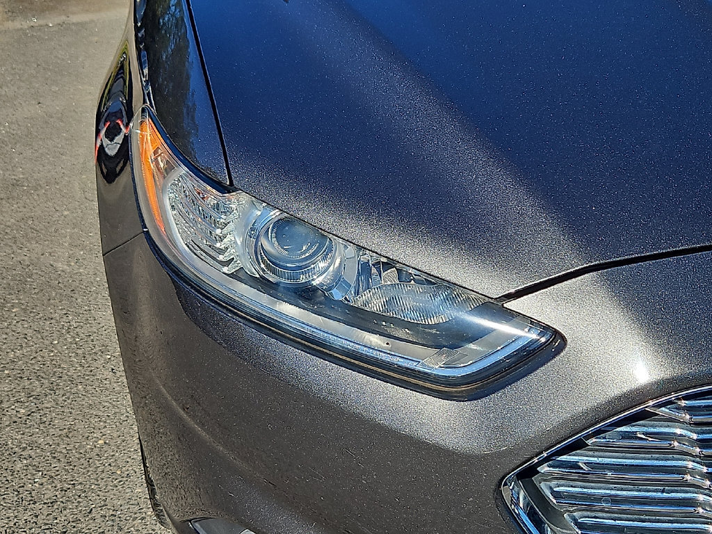 Used 2015 Ford Fusion SE FWD image 10