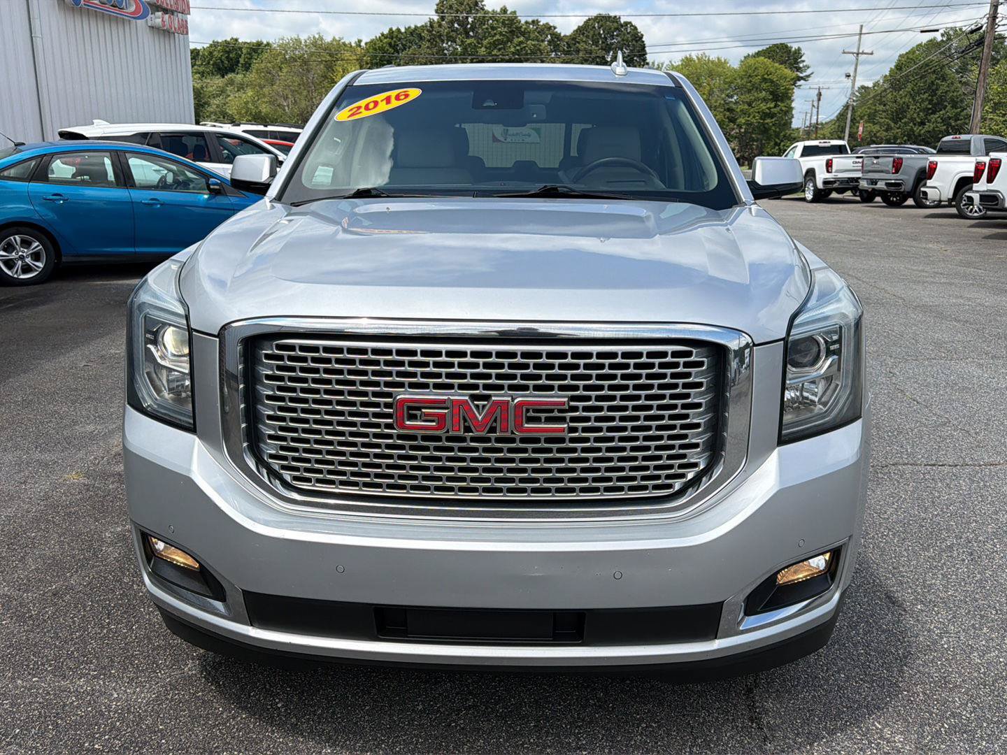 Used 2016 GMC Yukon Denali w/ Open Road Package AWD/4WD image 3
