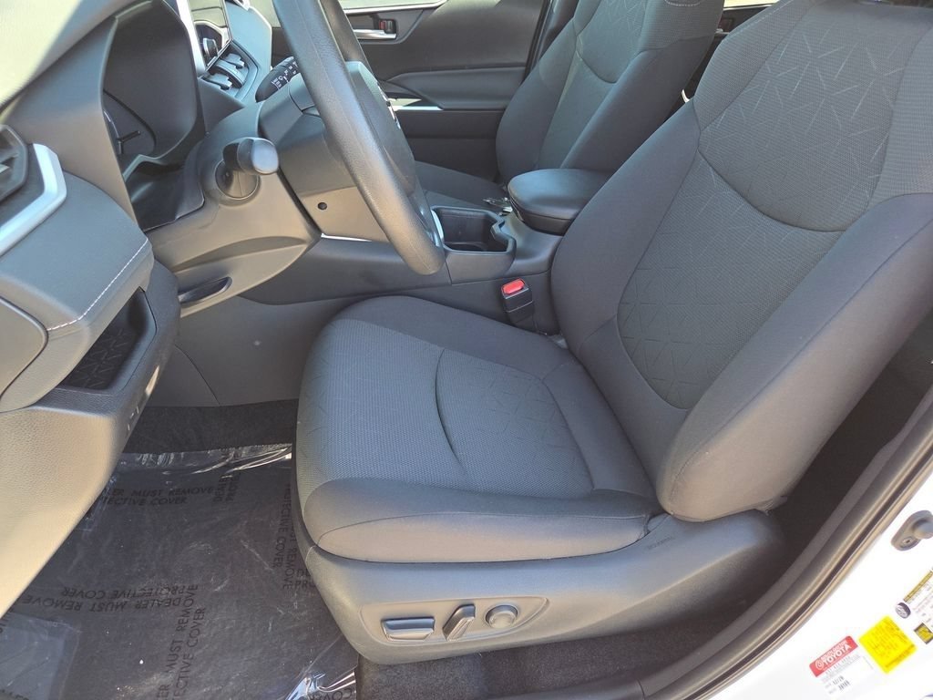 Used 2024 Toyota RAV4 XLE AWD/4WD image 8