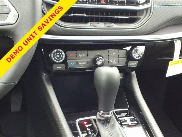 New 2026 Jeep Compass Latitude image 9