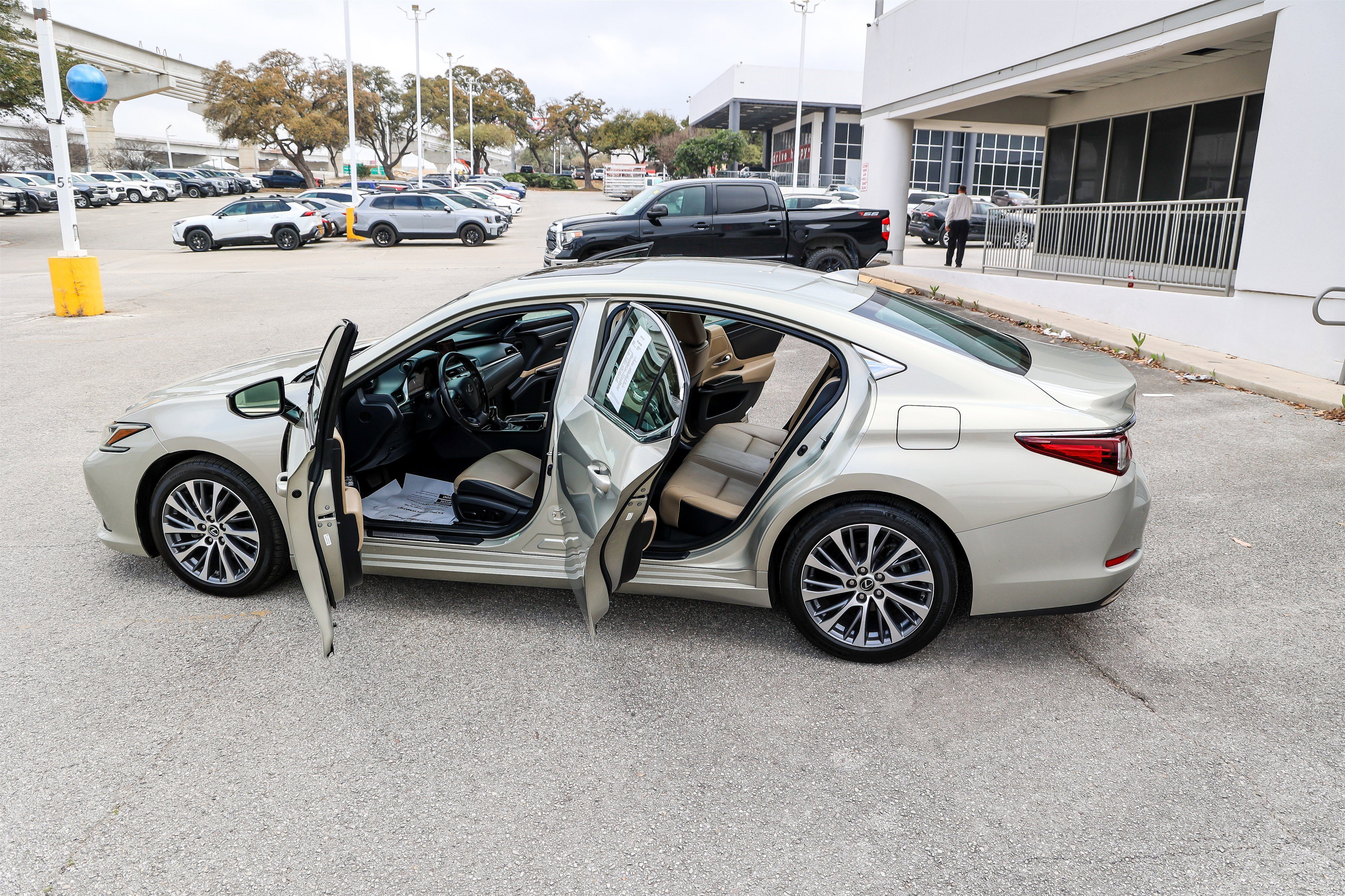 Used 2021 Lexus ES 350 w/ Premium Package image 11