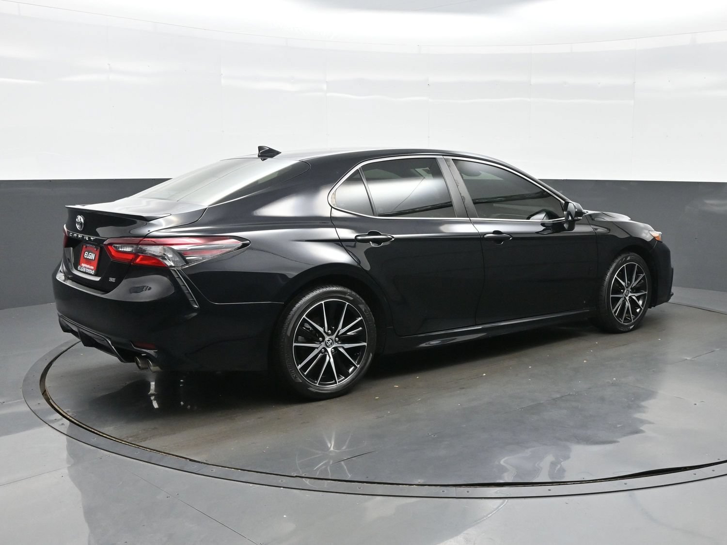 Used 2024 Toyota Camry SE FWD image 6