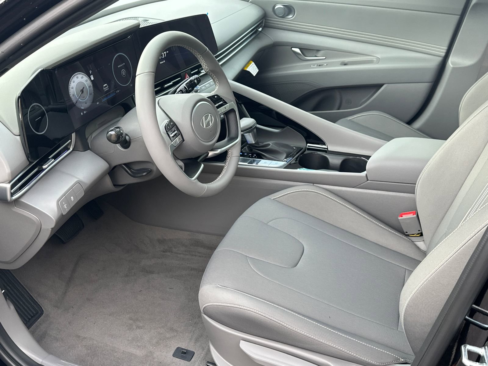 Used 2025 Hyundai Elantra SEL FWD image 9