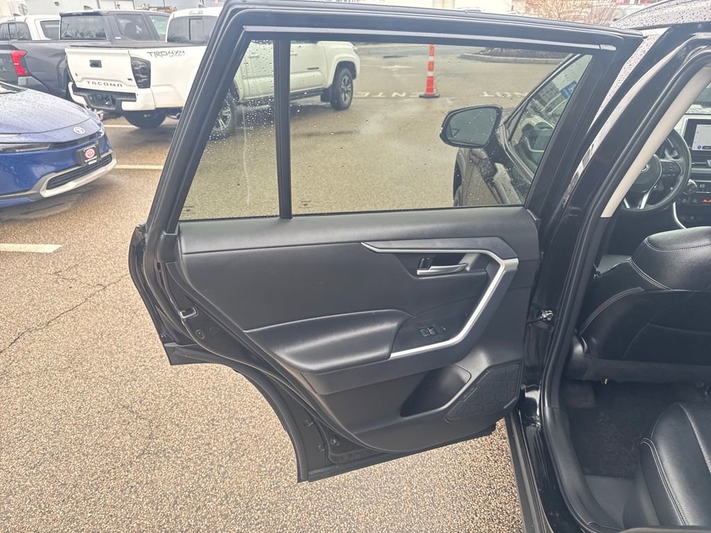 Used 2024 Toyota RAV4 XLE w/ Convenience Package image 32
