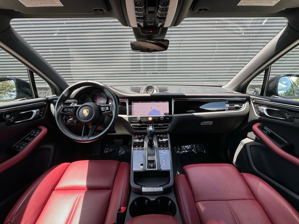 Certified 2023 Porsche Macan AWD/4WD image 6