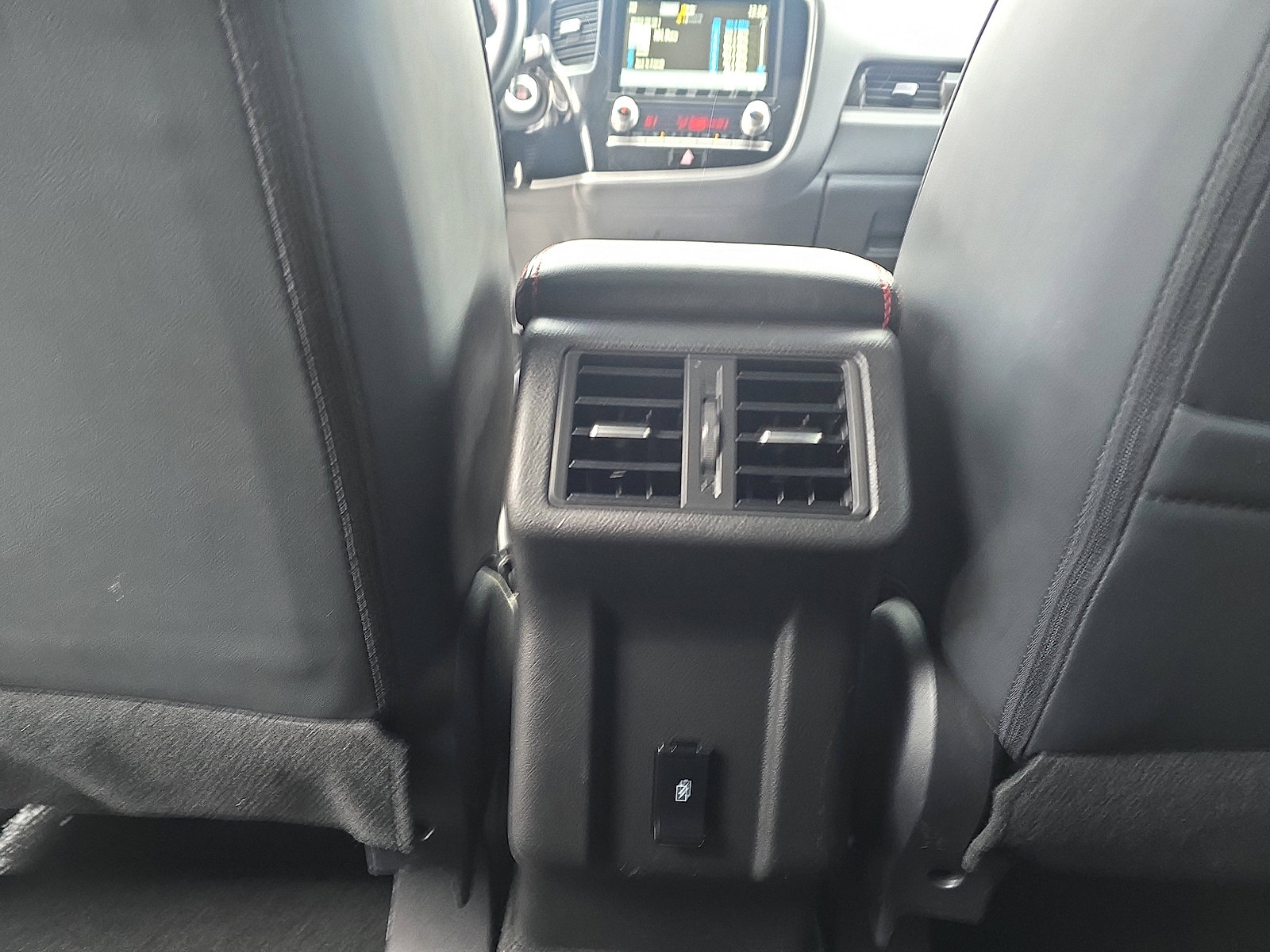 Used 2020 Mitsubishi Outlander LE image 27