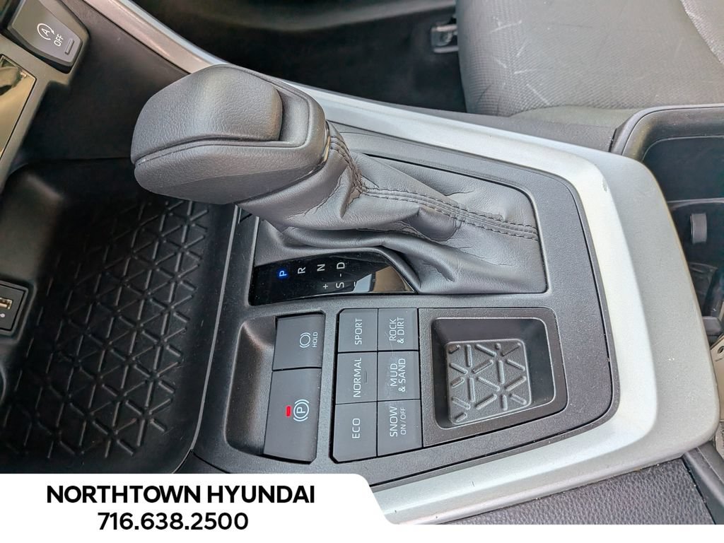 Used 2025 Toyota RAV4 XLE AWD/4WD image 14