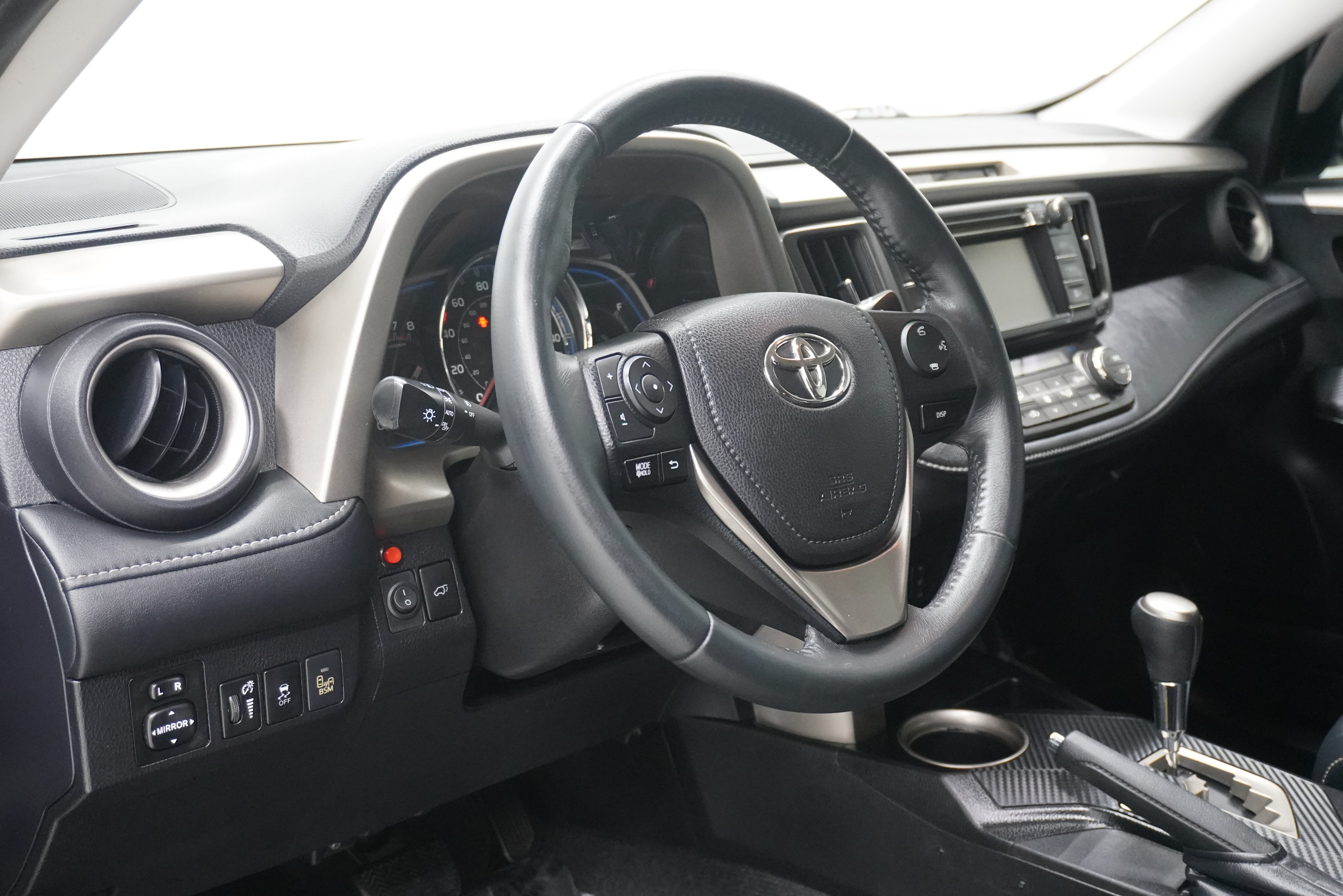 Used 2015 Toyota RAV4 Limited w/ Technology Package FWD image 10