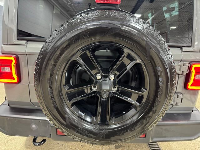Used 2020 Jeep Wrangler Unlimited Sahara image 32