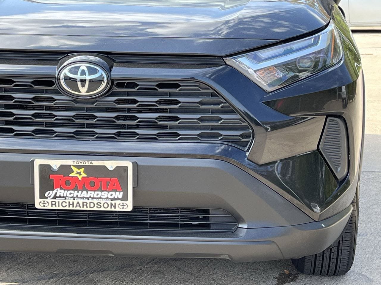 Used 2025 Toyota RAV4 XLE FWD image 8