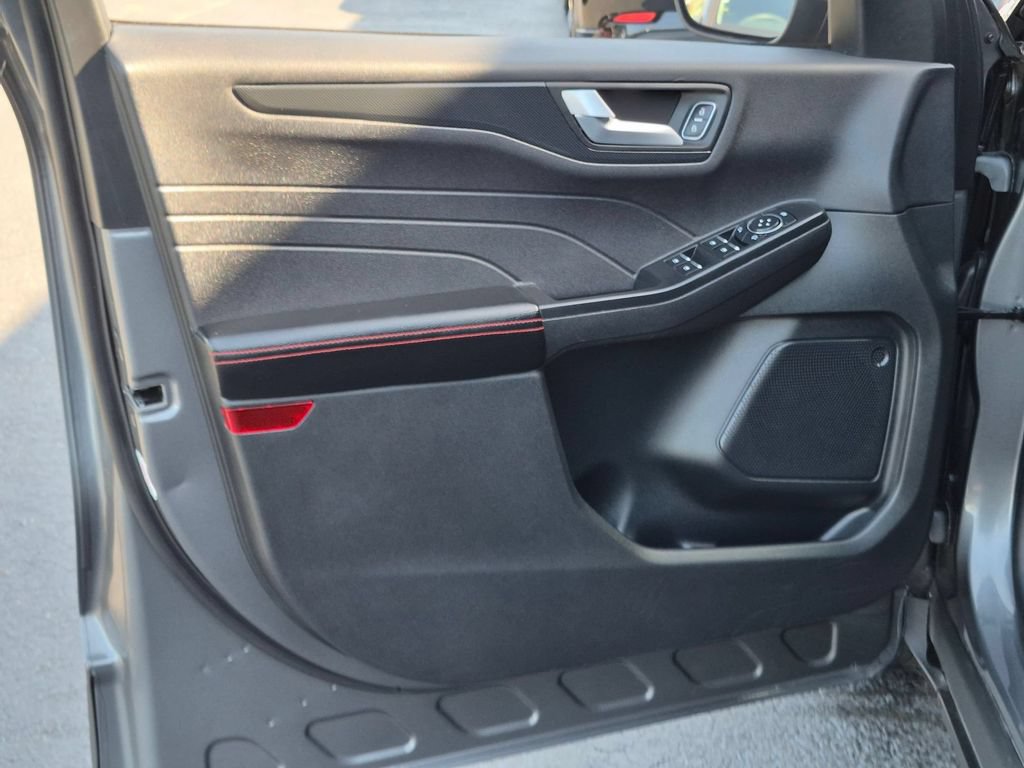 Used 2025 Ford Escape ST-Line FWD image 11