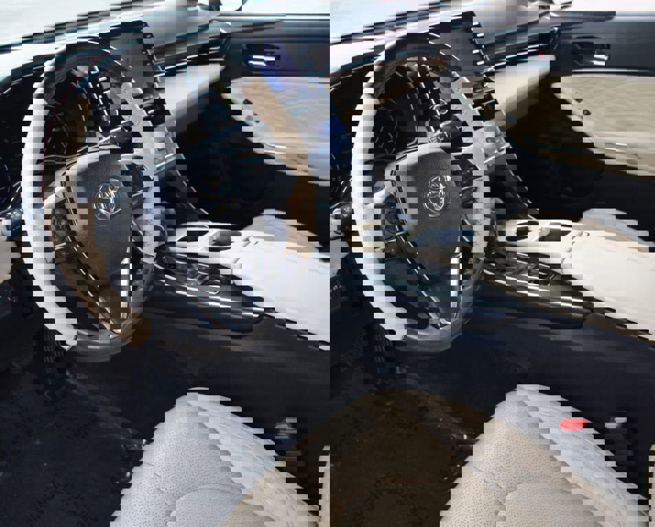 Used 2019 Toyota Avalon Limited image 11