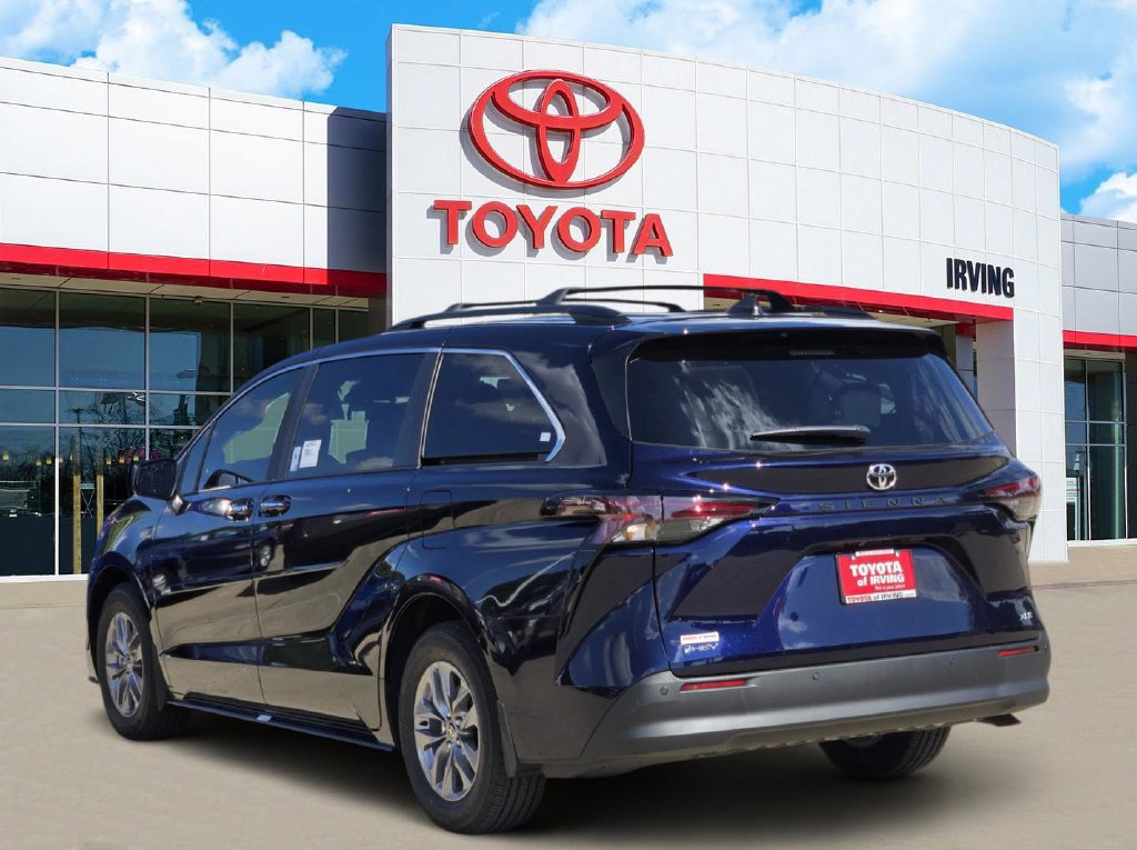 New 2026 Toyota Sienna XLE FWD image 3