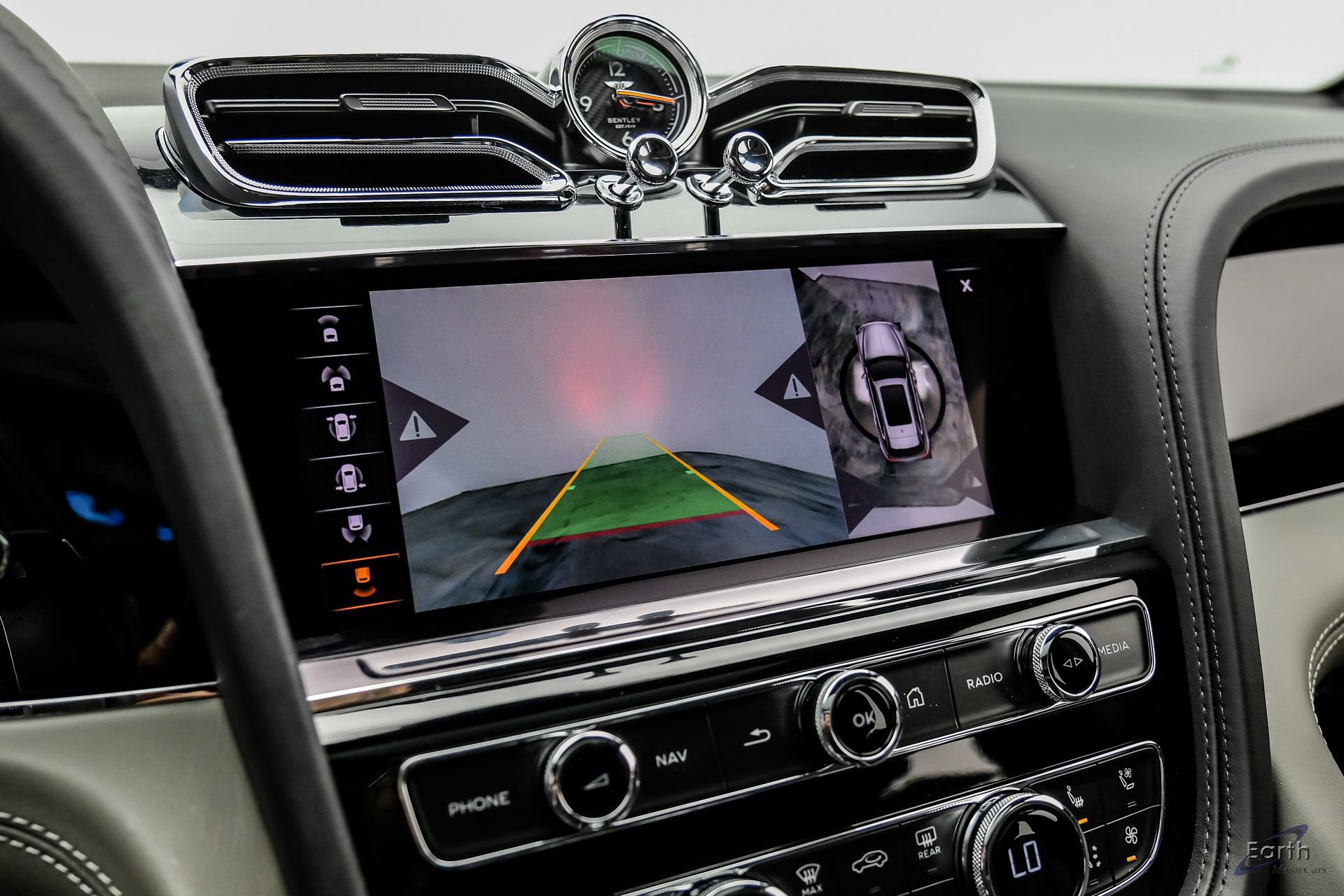 Used 2022 Bentley Bentayga AWD/4WD image 76
