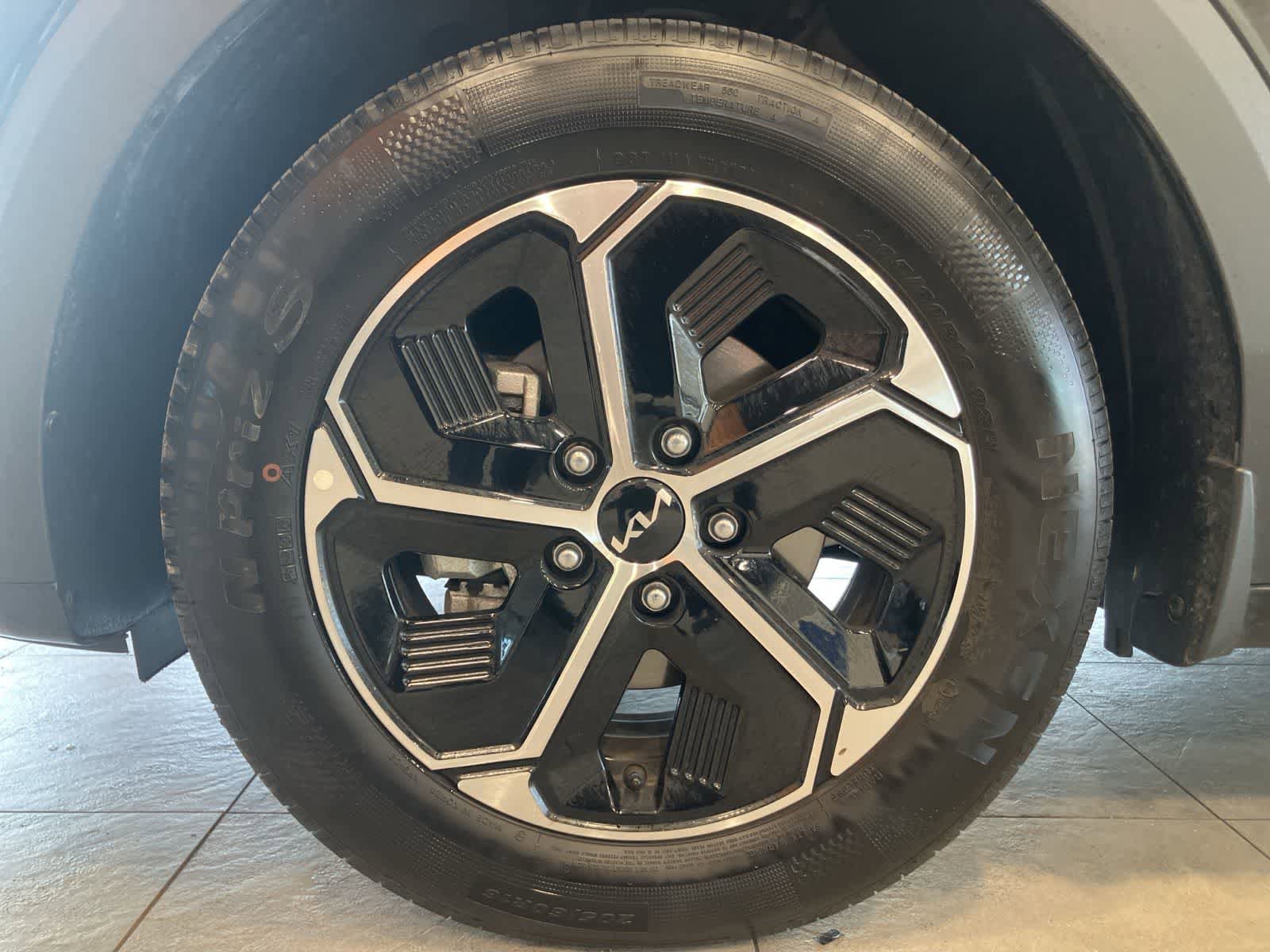 Used 2023 Kia Niro EX FWD image 9