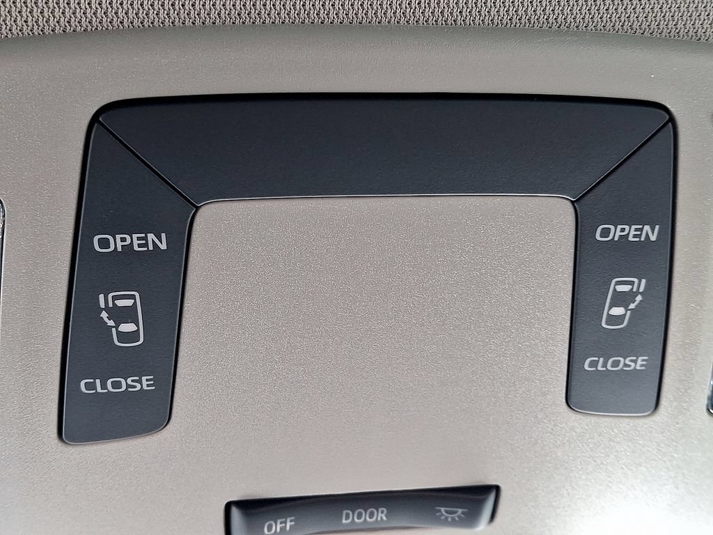 Used 2024 Toyota Sienna LE FWD image 26