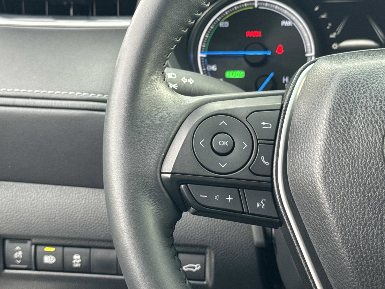 Used 2024 Toyota Venza LE image 7