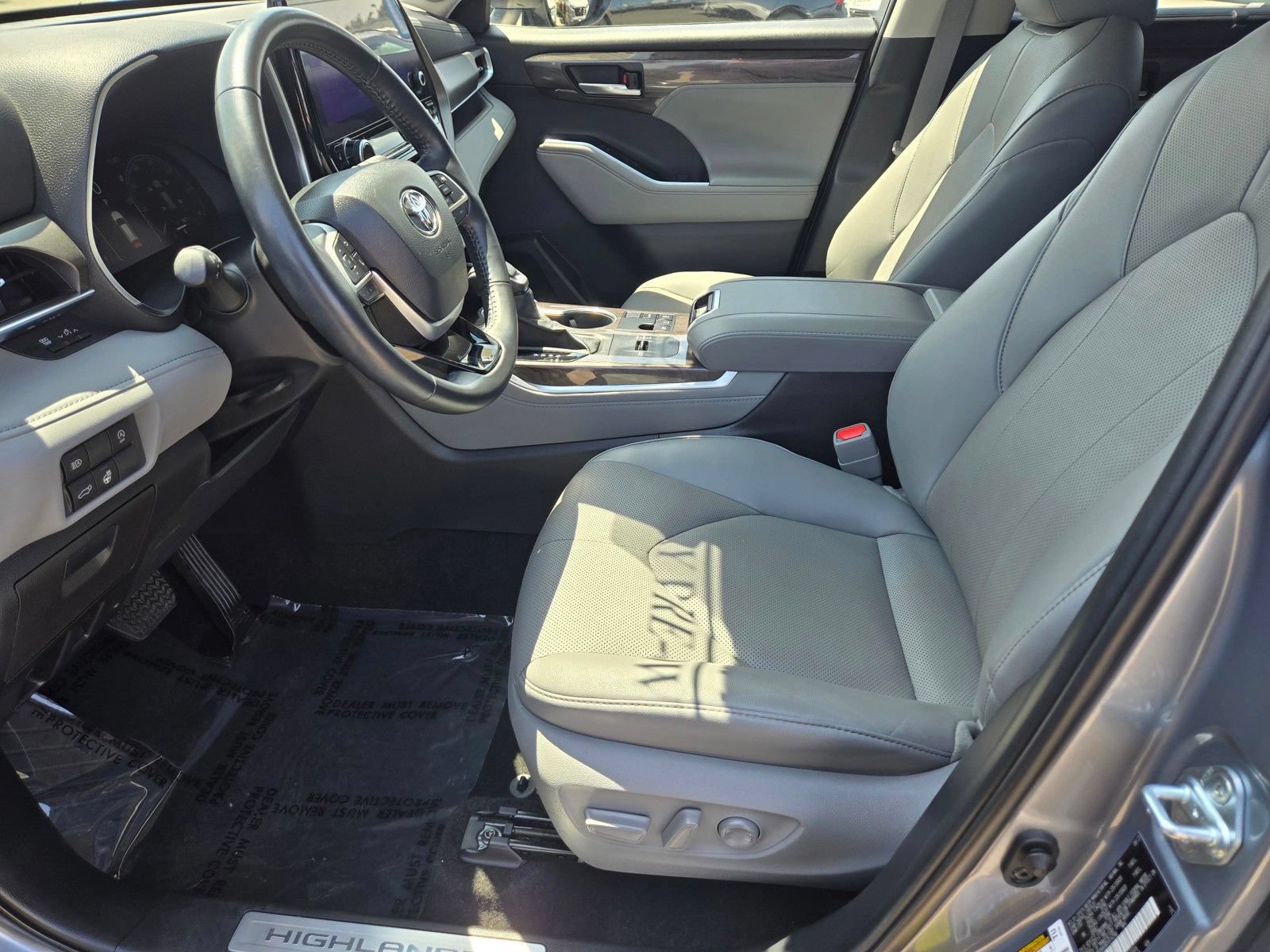 Used 2023 Toyota Highlander Limited FWD image 12