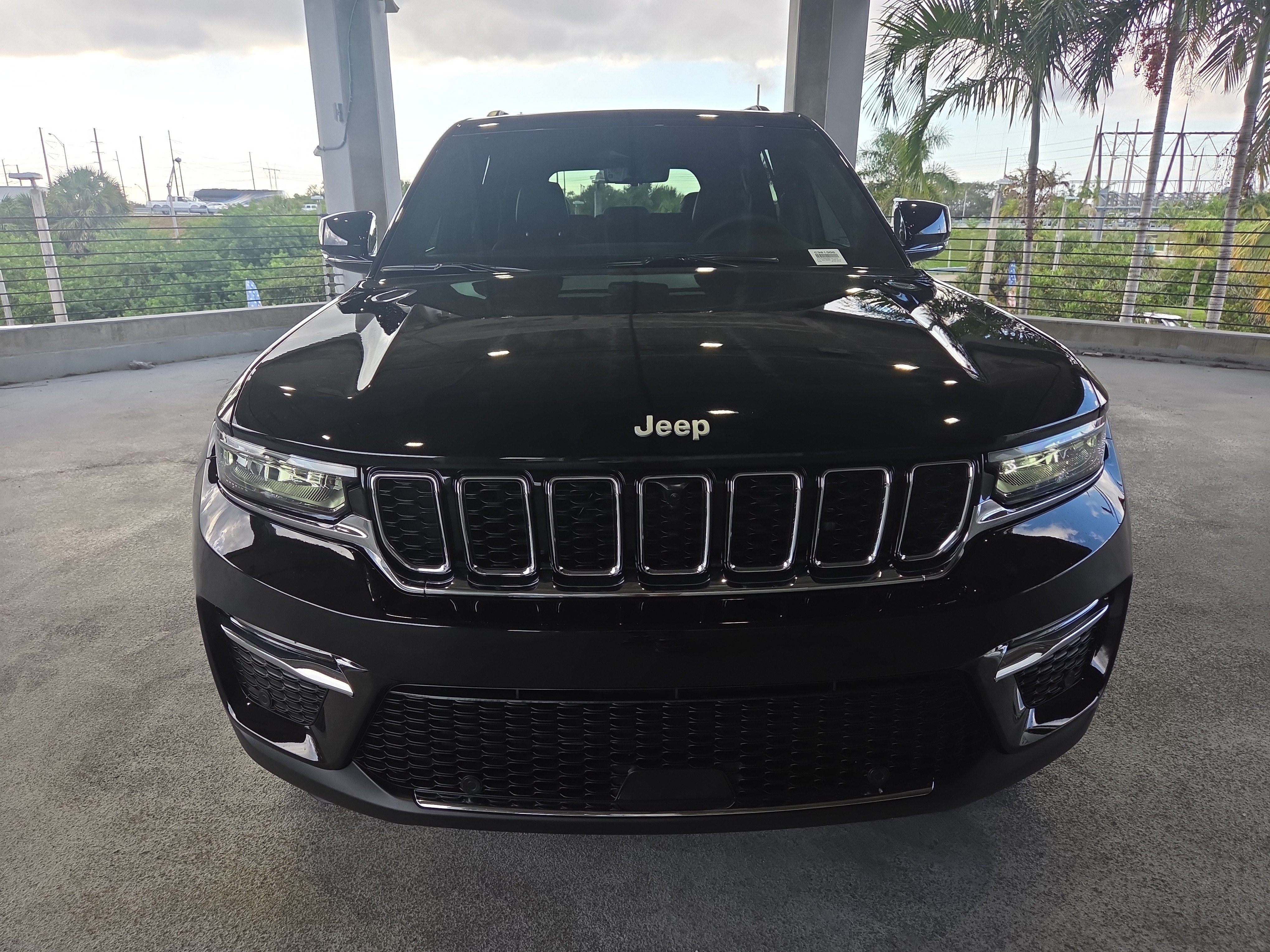 New 2025 Jeep Grand Cherokee Limited w/ Luxury Tech Group II AWD/4WD image 3