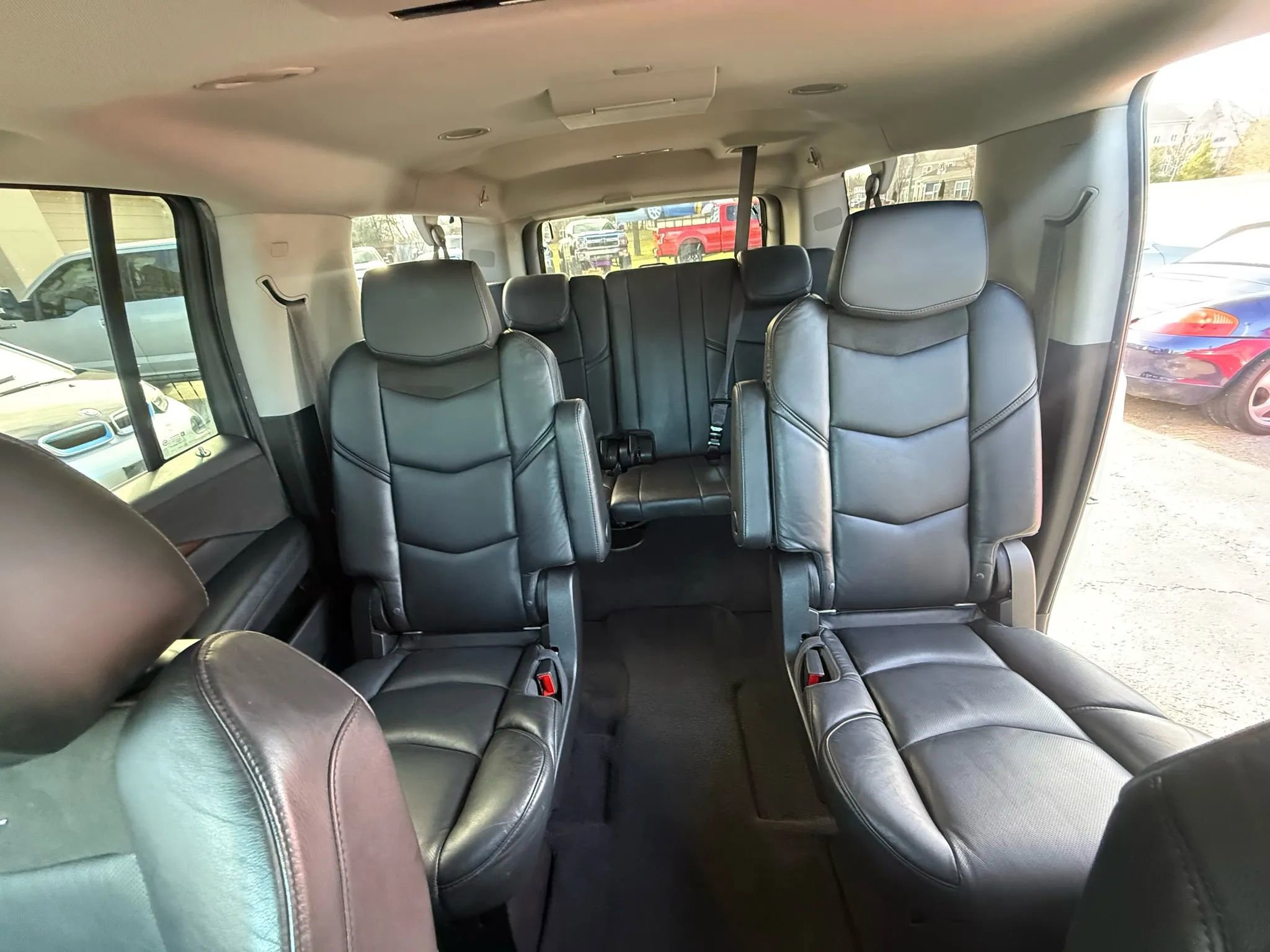 Used 2017 Cadillac Escalade ESV Luxury image 18