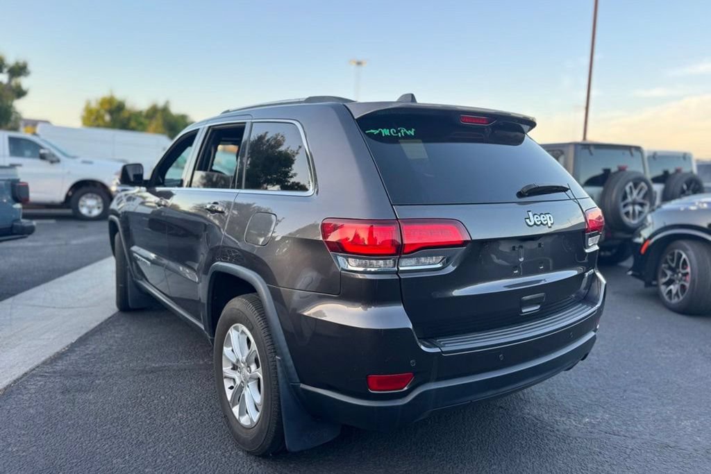 Used 2021 Jeep Grand Cherokee Laredo RWD image 3