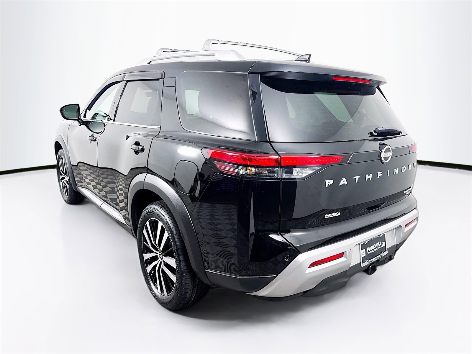 Used 2023 Nissan Pathfinder Platinum image 5