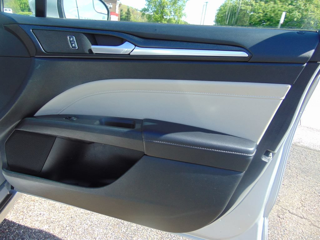 Used 2018 Ford Fusion Titanium FWD image 26
