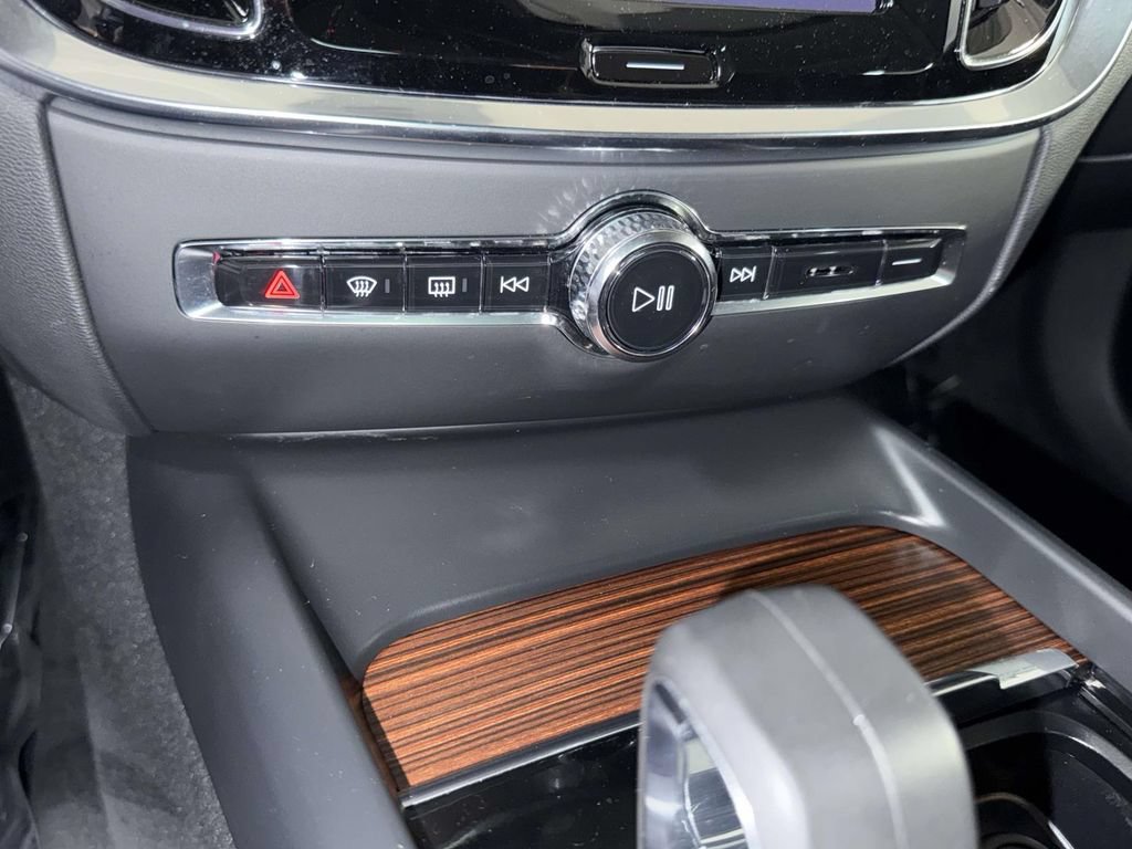 Used 2024 Volvo V60 B5 Cross Country Plus w/ Protection Package Premier AWD/4WD image 25