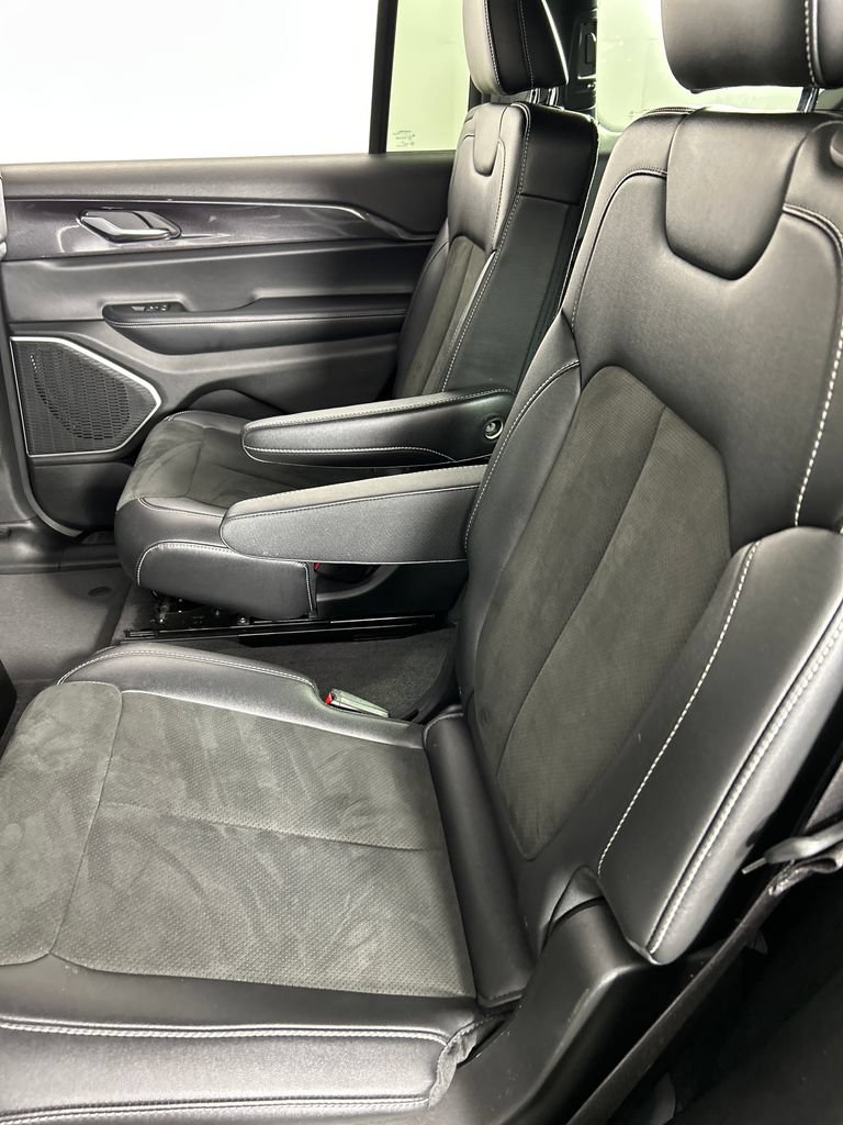 Used 2021 Jeep Grand Cherokee L Laredo AWD/4WD image 17
