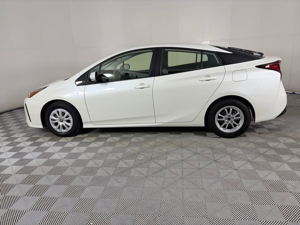Used 2020 Toyota Prius LE w/ Carpet Mat Package image 4