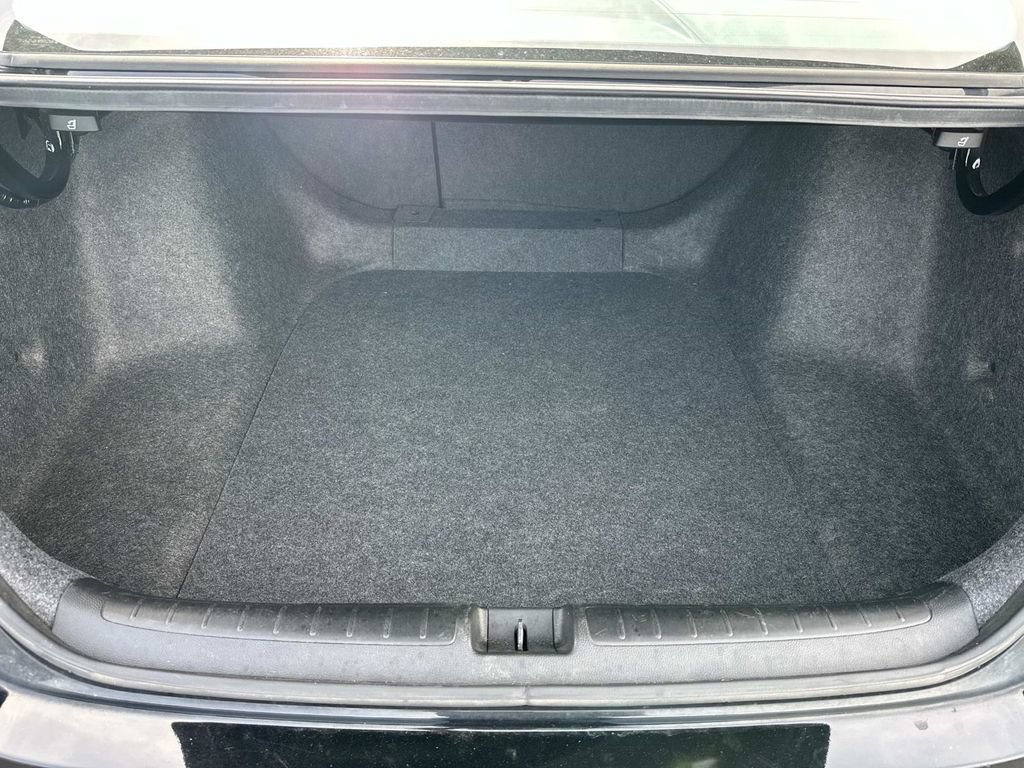 Used 2018 Honda Accord EX-L image 10