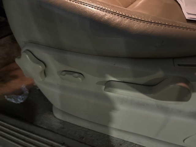 Used 2011 Chevrolet Suburban LT image 20