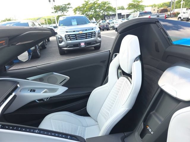 Used 2022 Chevrolet Corvette Stingray Preferred Conv w/ Z51 Performance Package RWD image 24