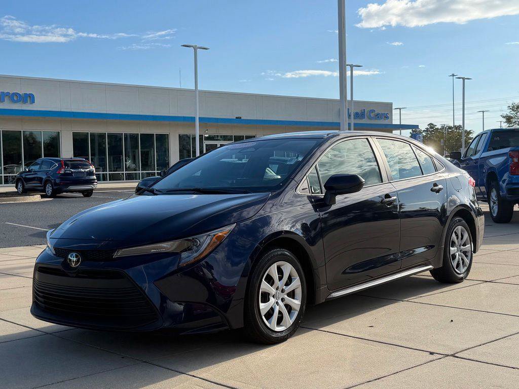 Used 2025 Toyota Corolla LE FWD image 6