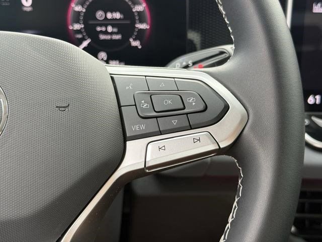 Used 2025 Volkswagen Tiguan SE image 12