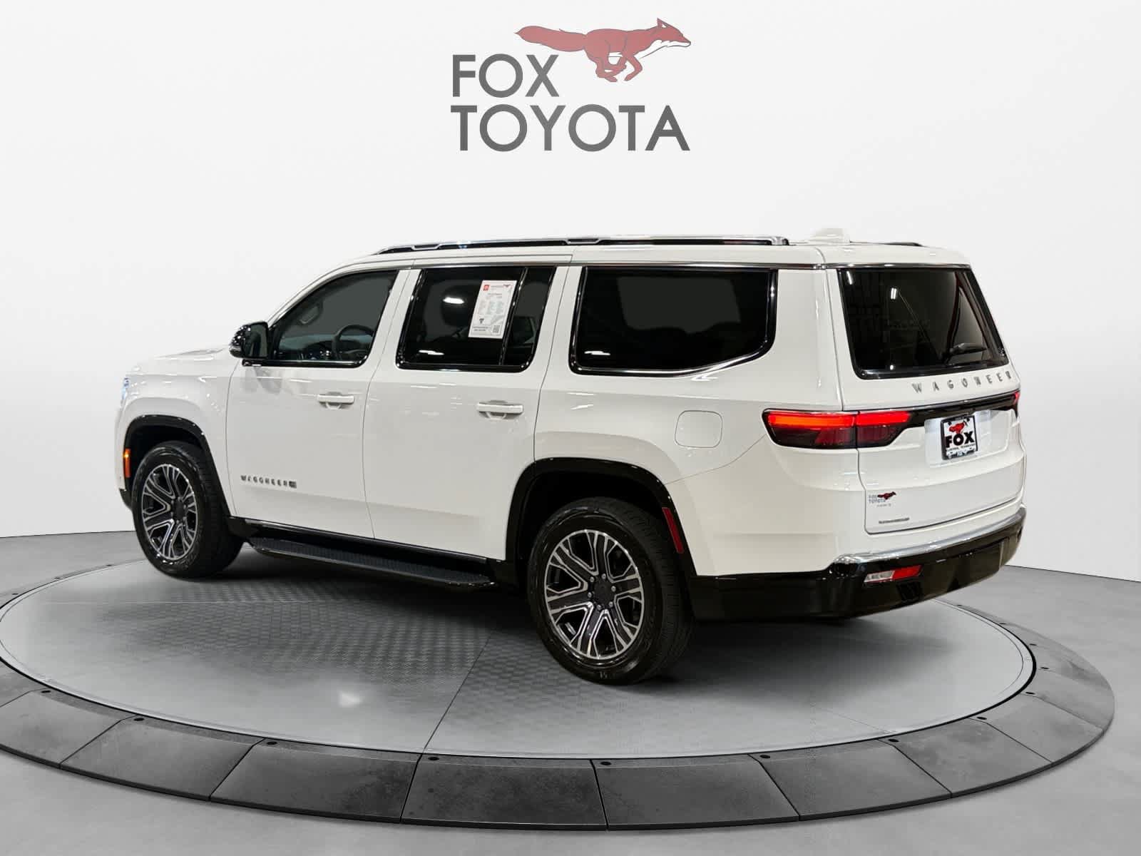 Used 2023 Jeep Wagoneer 4WD w/ Premium Group I image 4