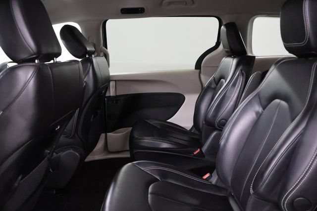 Used 2023 Chrysler Pacifica Touring-L FWD image 24