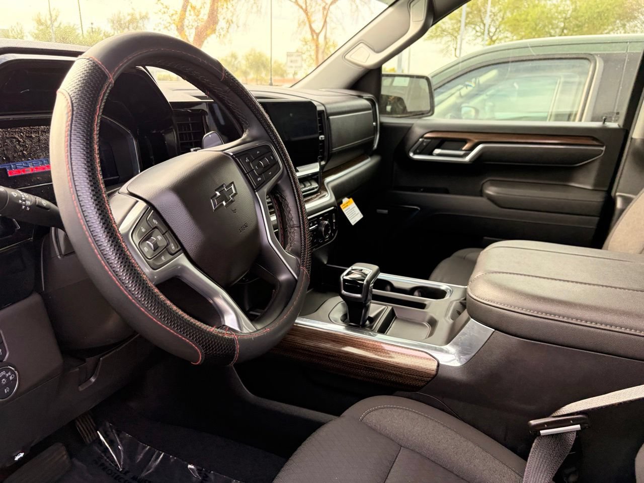 Used 2025 Chevrolet Silverado 1500 LT Trail Boss w/ Convenience Package II AWD/4WD image 13