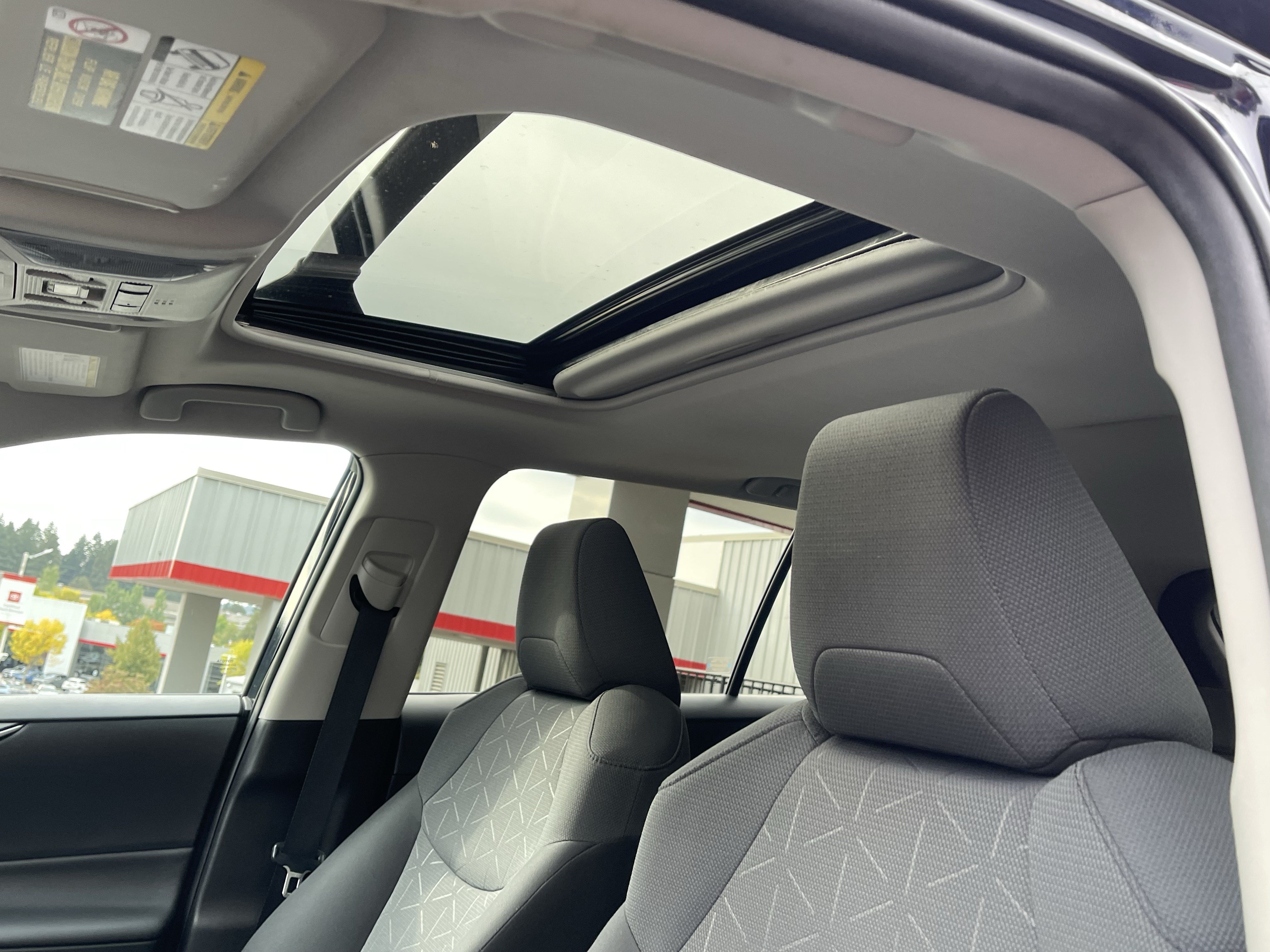 Used 2021 Toyota RAV4 XLE w/ Convenience Package AWD/4WD image 20