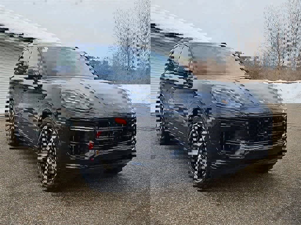 Used 2025 Porsche Cayenne S image 9