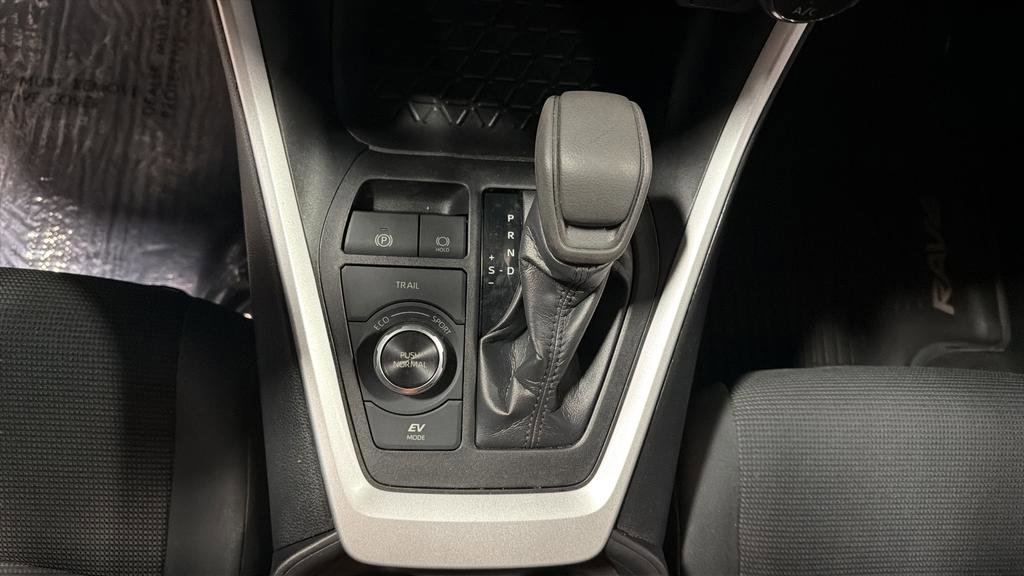Used 2020 Toyota RAV4 LE w/ All Weather Liner Package image 25