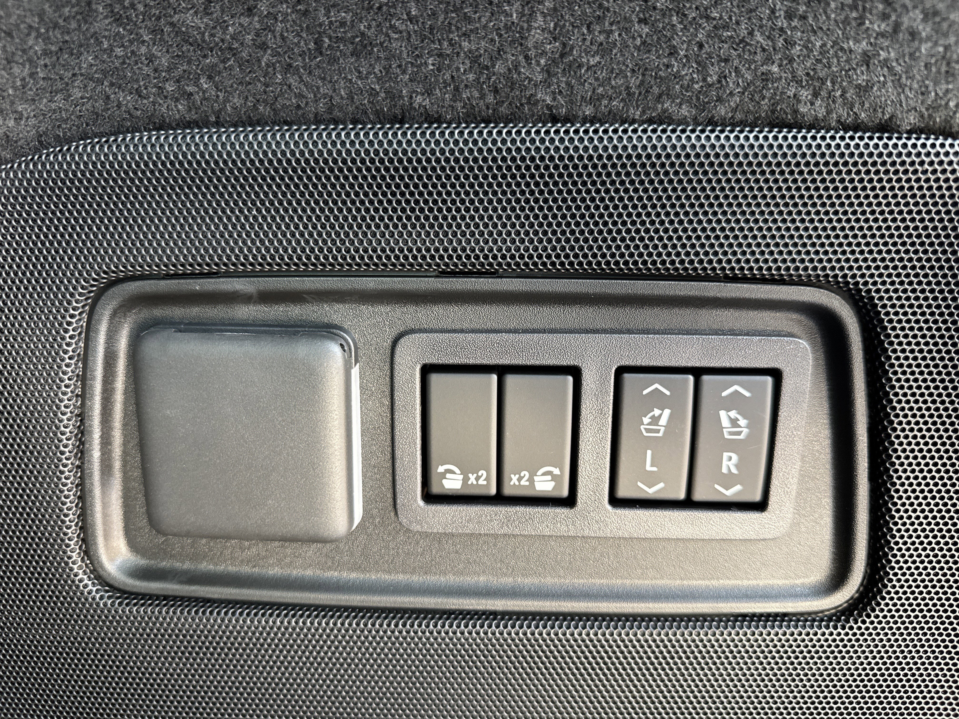 Used 2026 Cadillac Escalade ESV Sport w/ Touring Package image 38