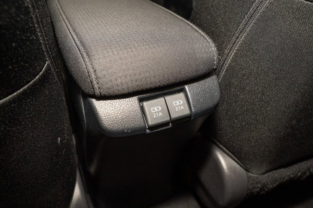 Used 2021 Toyota Prius LE image 7