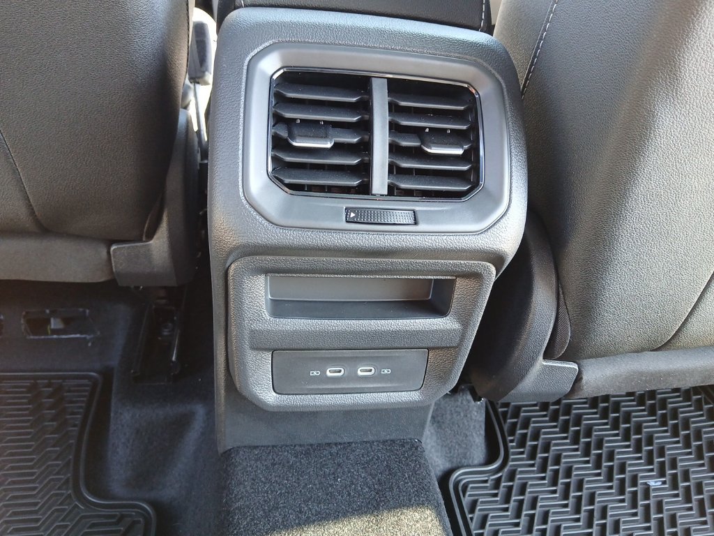 New 2027 Volkswagen Taos SE FWD image 20