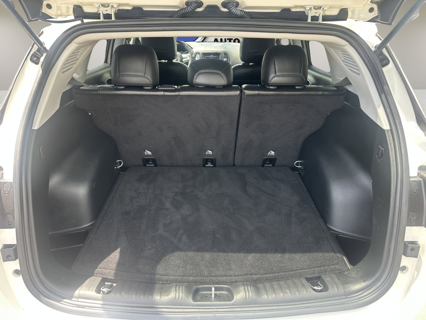 Used 2019 Jeep Compass Latitude w/ Cold Weather Group AWD/4WD image 7