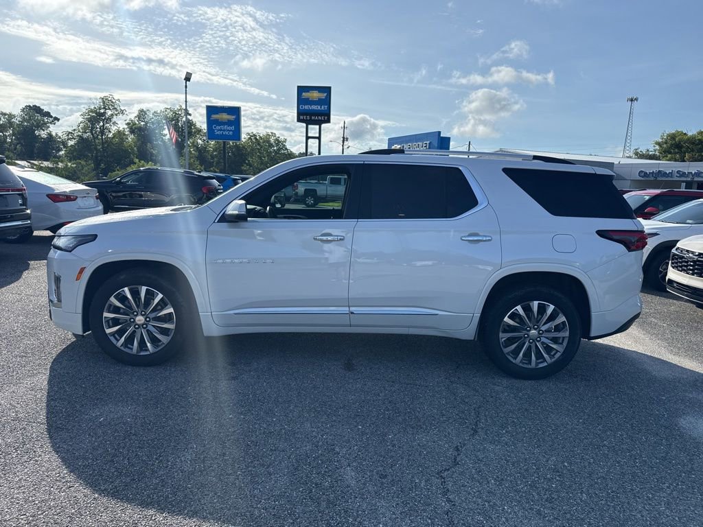 Used 2023 Chevrolet Traverse Premier w/ LPO, Floor Liner Package FWD image 6