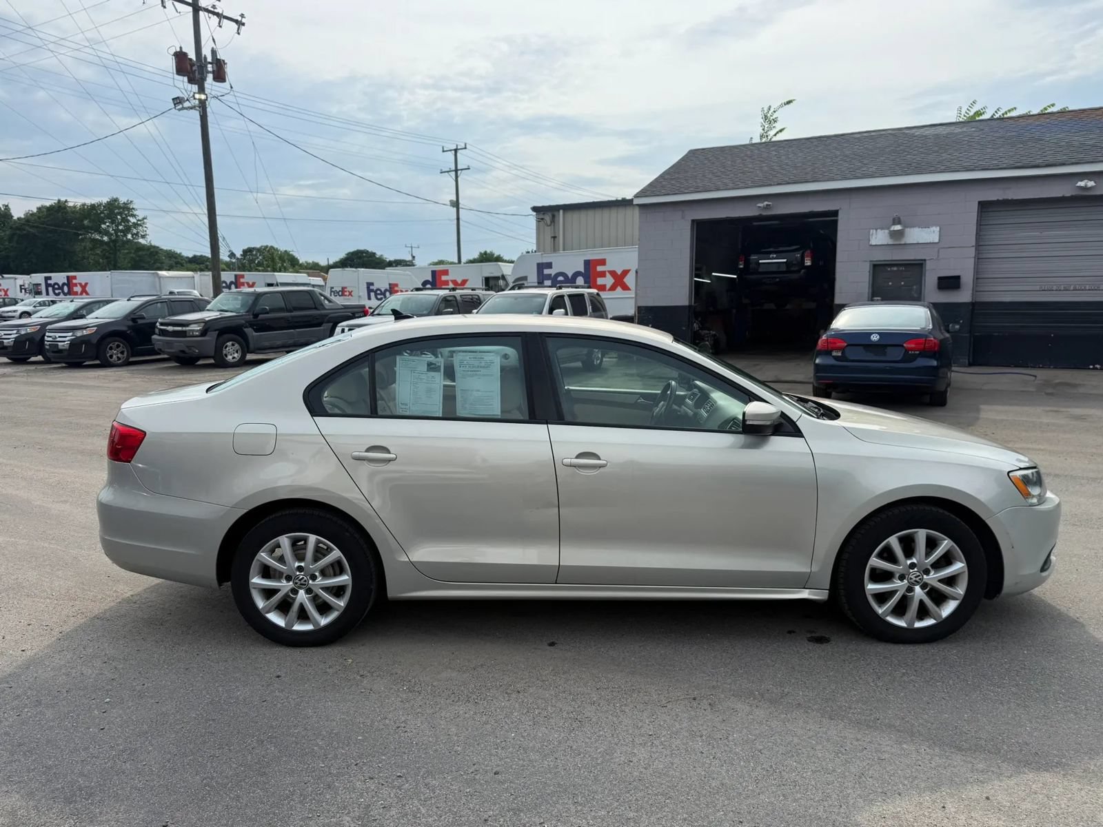 Used 2011 Volkswagen Jetta SE FWD image 6