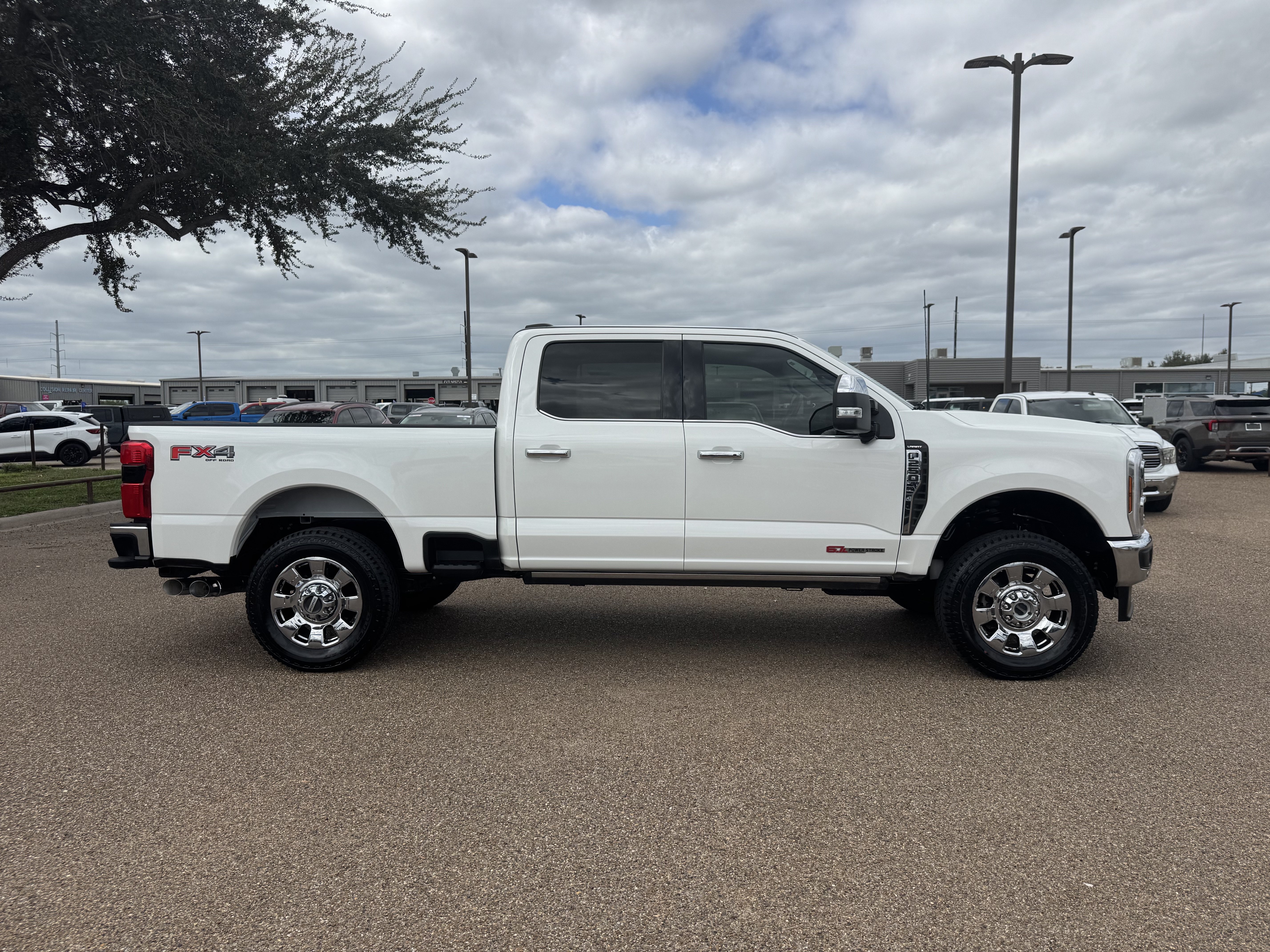 Certified 2024 Ford F250 Lariat w/ Lariat Ultimate Package AWD/4WD image 4
