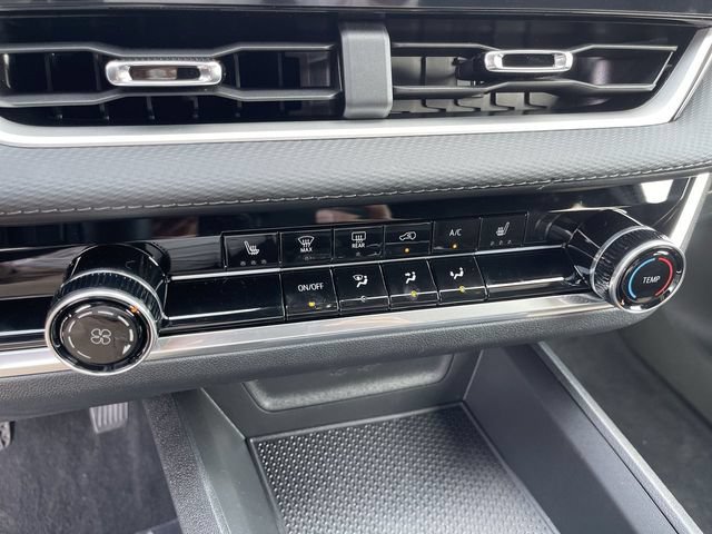 New 2027 Chevrolet Equinox LT w/ LPO, Floor Liner Package FWD image 19